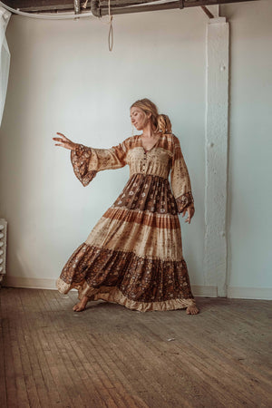 
                  
                    Load image into Gallery viewer, Solstice Bell Sleeve Dress
                  
                