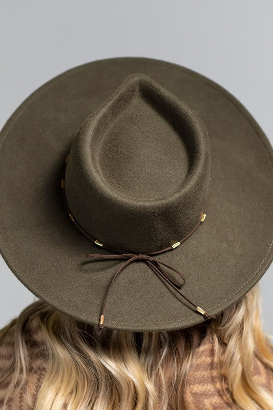 
                  
                    Load image into Gallery viewer, The Britt Panama Hat (Olive)
                  
                
