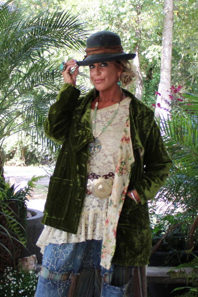 
                  
                    Load image into Gallery viewer, Evening Whisper Velvet Jacket
                  
                