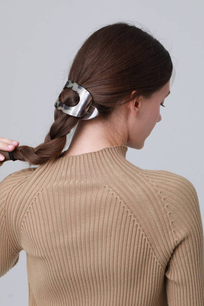 
                  
                    Load image into Gallery viewer, Leopard Flat Hair Clip
                  
                