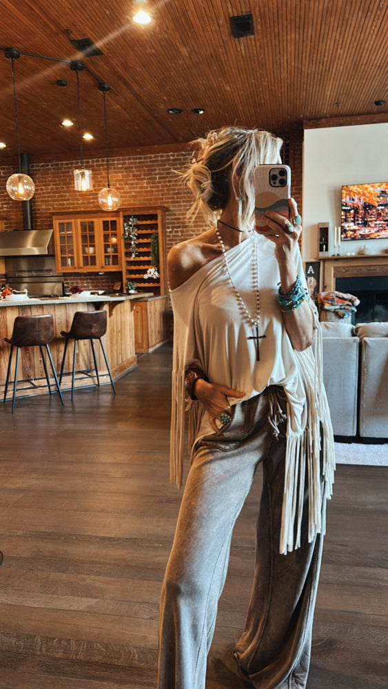 
                  
                    Load image into Gallery viewer, Showstopper Fringe Top
                  
                