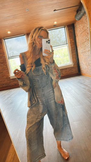 
                  
                    Load image into Gallery viewer, Gypsy Moon Button Up
                  
                