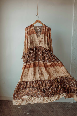 
                  
                    Load image into Gallery viewer, Solstice Bell Sleeve Dress
                  
                