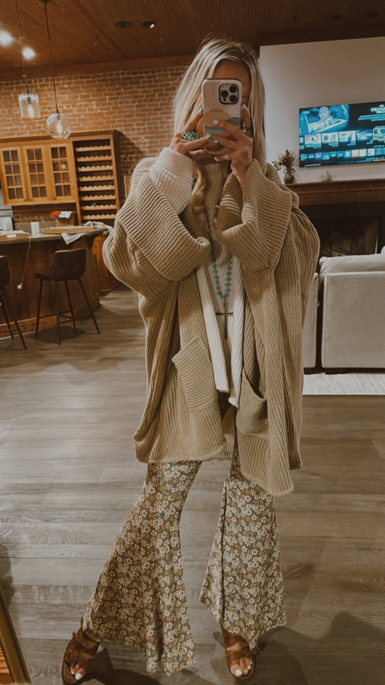 
                  
                    Load image into Gallery viewer, Nola Cardigan (organic cotton)
                  
                