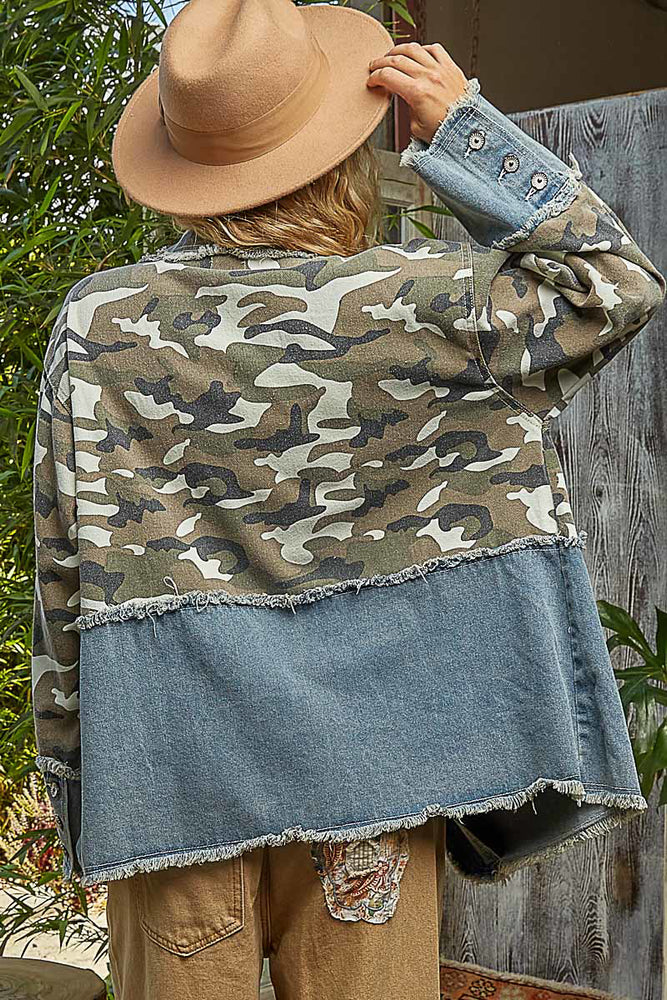 
                  
                    Load image into Gallery viewer, Dreamscapes Camo Jacket
                  
                