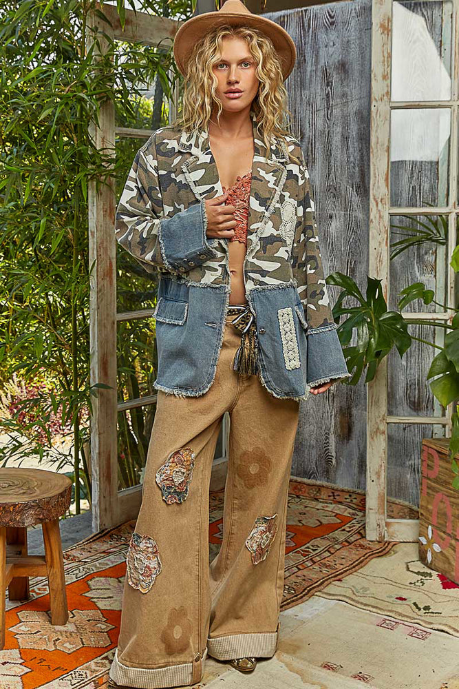 
                  
                    Load image into Gallery viewer, Dreamscapes Camo Jacket
                  
                