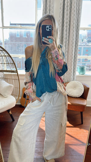 
                  
                    Load image into Gallery viewer, Living in Linen Cargo Pants
                  
                