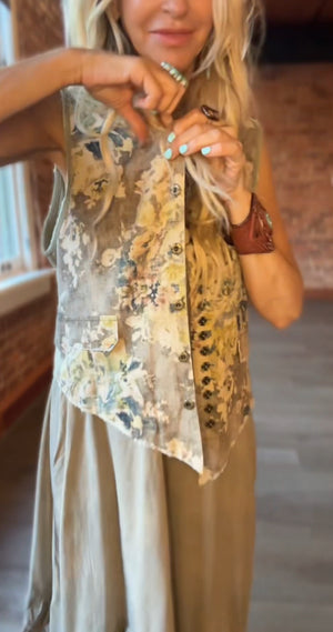 
                  
                    Load image into Gallery viewer, Floral Mesmerized Me Vest
                  
                