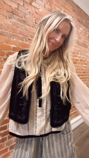 
                  
                    Load image into Gallery viewer, Velvet Reign Vest
                  
                
