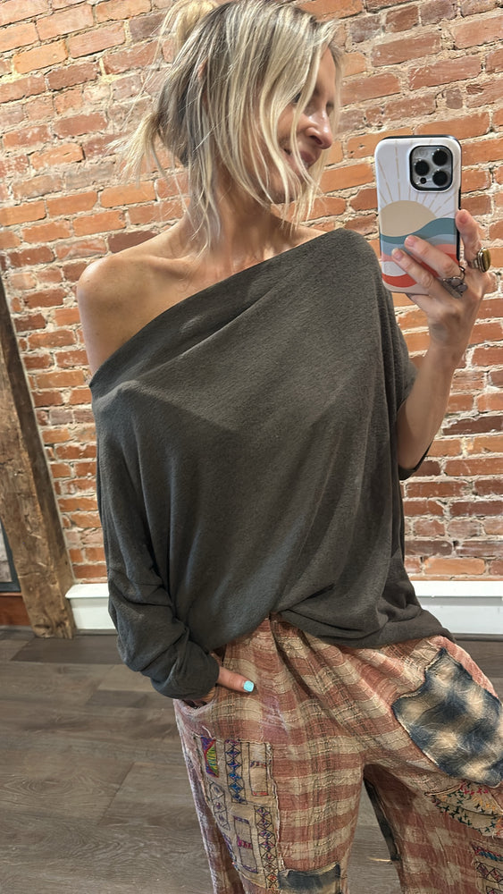 
                  
                    Load image into Gallery viewer, Daphne Top (Plus Size)
                  
                
