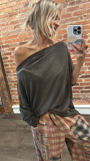 
                  
                    Load image into Gallery viewer, Daphne Top (Plus Size)
                  
                