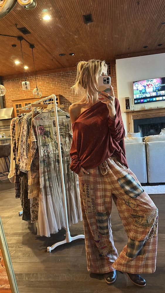 
                  
                    Load image into Gallery viewer, Daphne Top (Plus Size)
                  
                