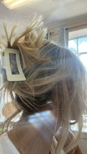 
                  
                    Load image into Gallery viewer, Matte Hair Clip
                  
                