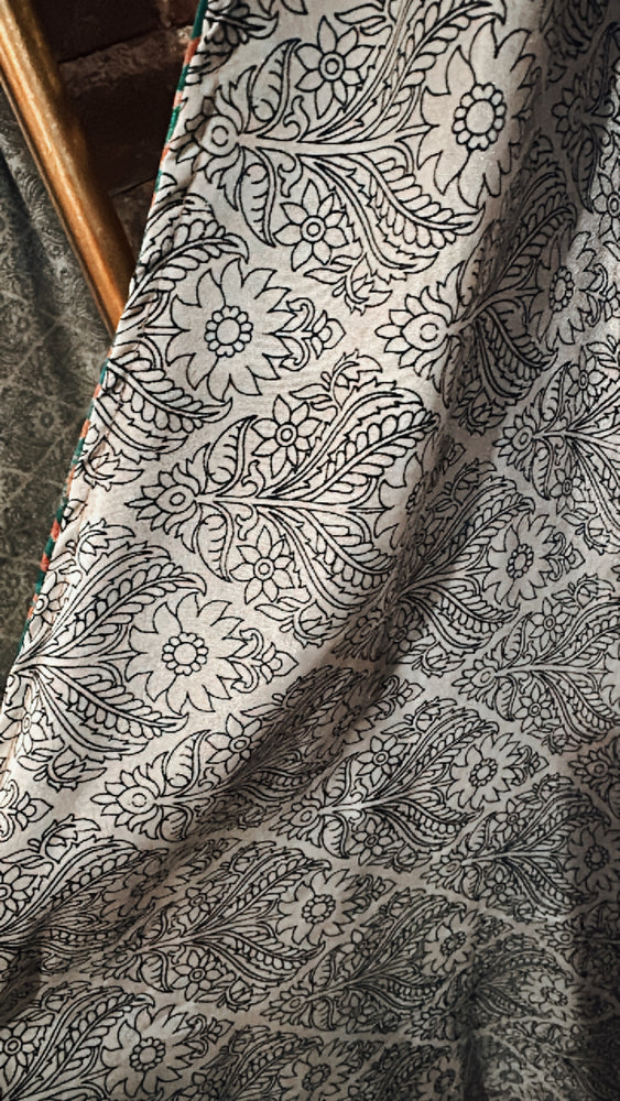 
                  
                    Load image into Gallery viewer, Reversible Silk Crossbody Bag
                  
                