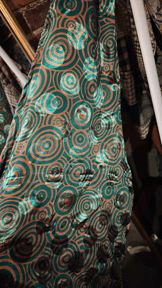 
                  
                    Load image into Gallery viewer, Reversible Silk Crossbody Bag
                  
                