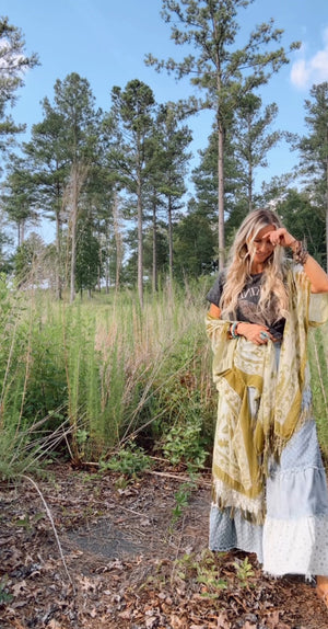 
                  
                    Load image into Gallery viewer, Velvet Crush Kimono
                  
                