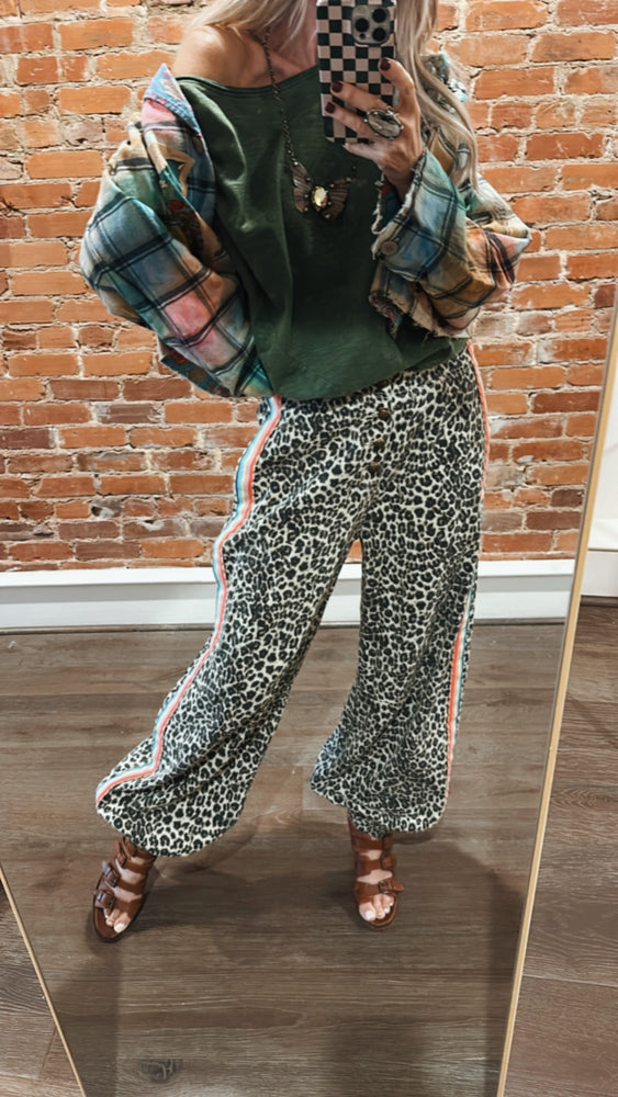 
                  
                    Load image into Gallery viewer, Be Free Top
                  
                