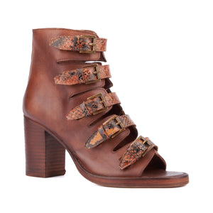 
                  
                    Load image into Gallery viewer, Vintage Foundry Co. Shoe in Cognac
                  
                