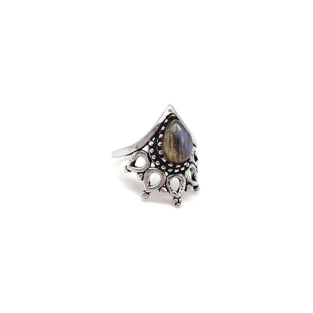 
                  
                    Load image into Gallery viewer, Silver Ornate with Labradorite Ring
                  
                