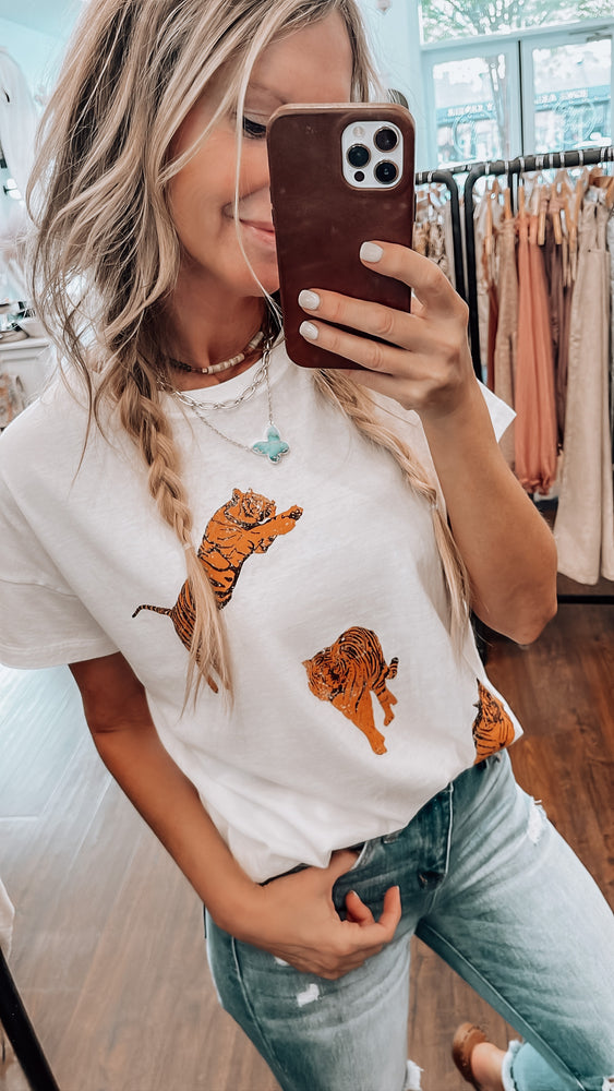 
                  
                    Load image into Gallery viewer, Tiger Vintage Tee
                  
                